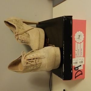 Charlotte Russe, size 7, color nude